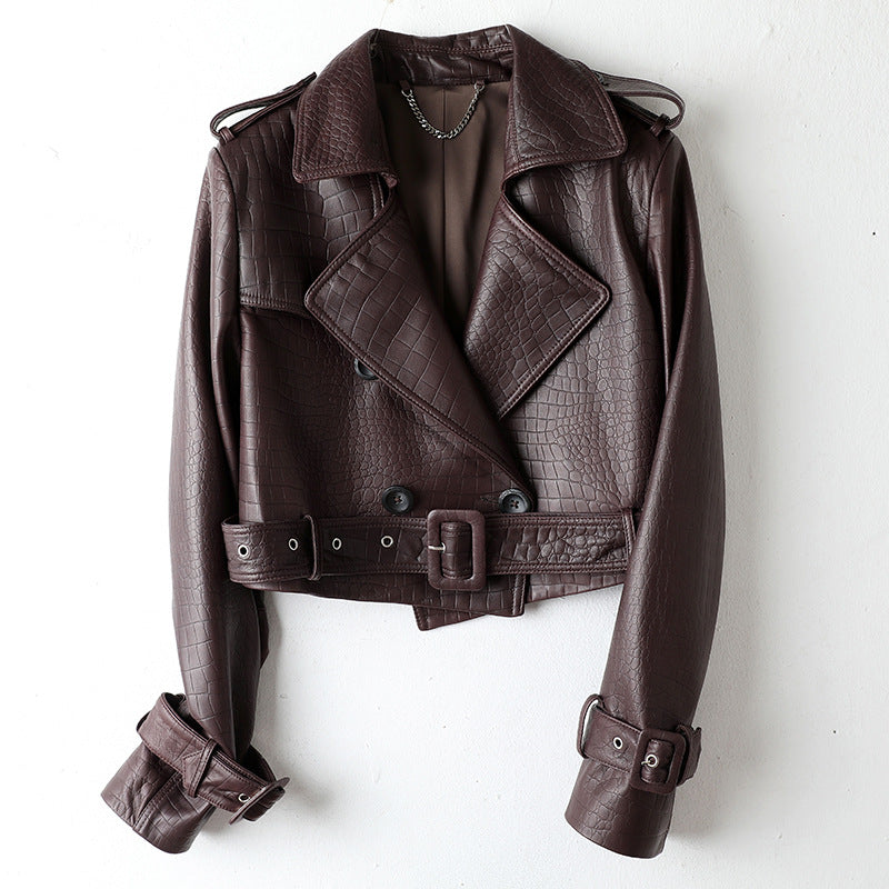 Jacke und Rock im Kroko-Design