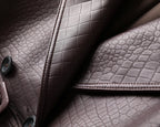 Jacke und Rock im Kroko-Design